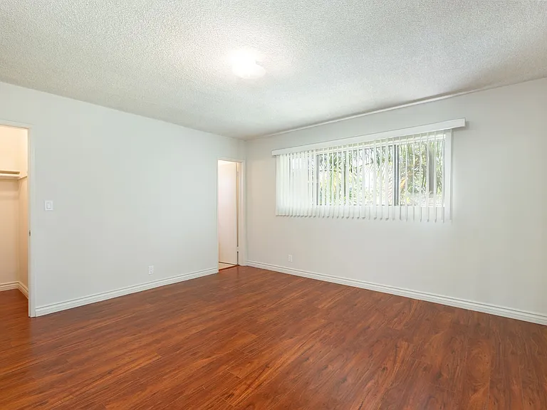 1030 N Harper Ave — Photo 19