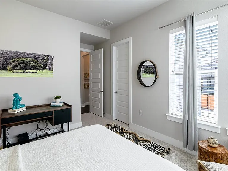 6025 Seville Dr — Photo 24