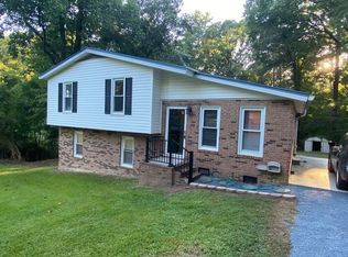 8601 Peach Tree Dr, Sanford, NC 27330