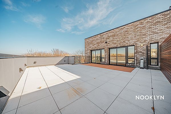 1st image of 1901 10th Ave #4F