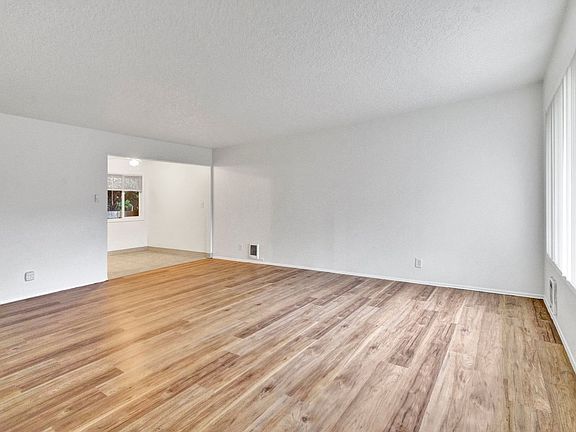 5th image of 5102-5108 N Fessenden St #5106