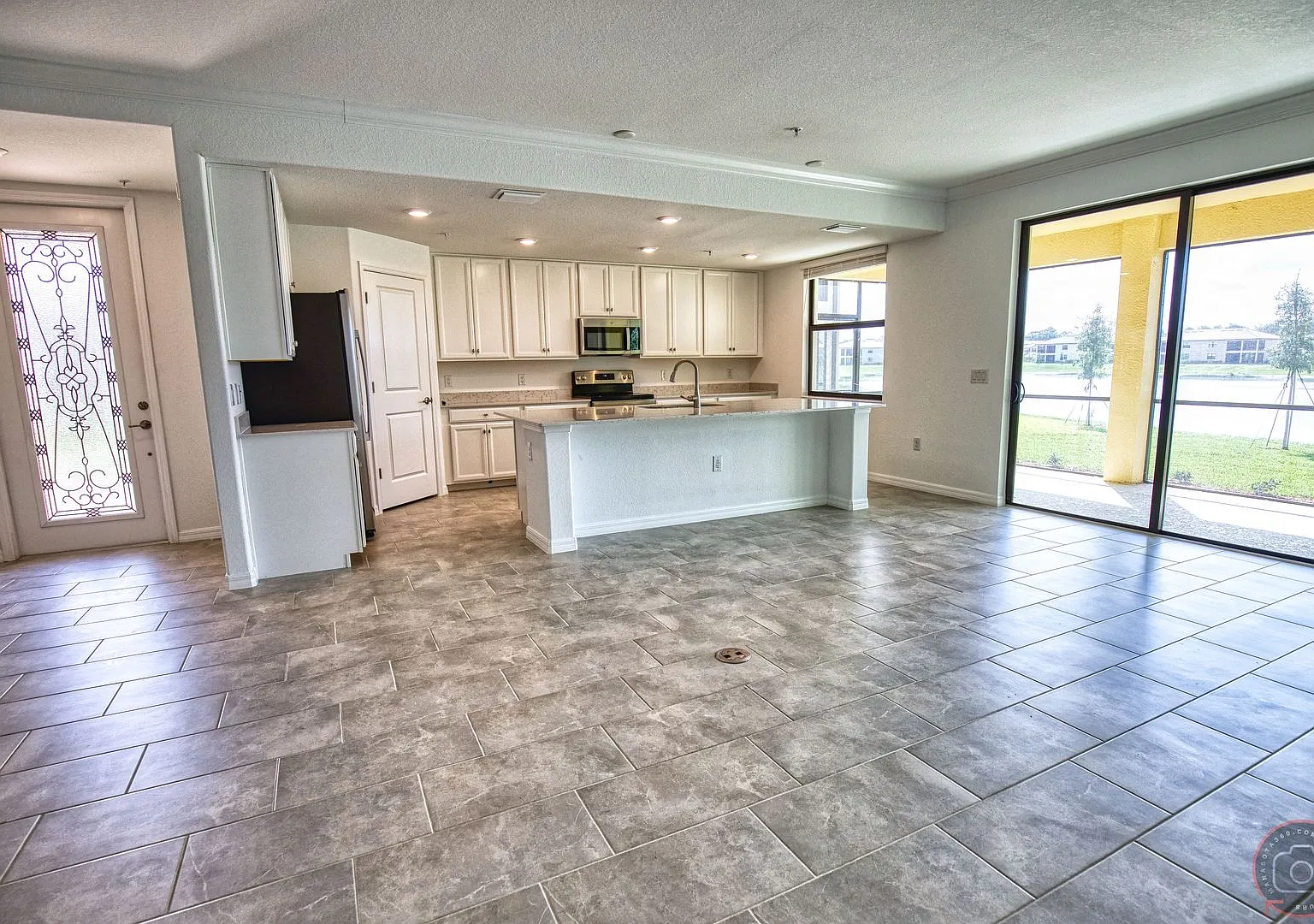 Annual Unfurnished Rental Coach Home 3 Bedrooms, 2 Baths, 2 Car Garage, with Resort Like Amenitie... — Photo 3
