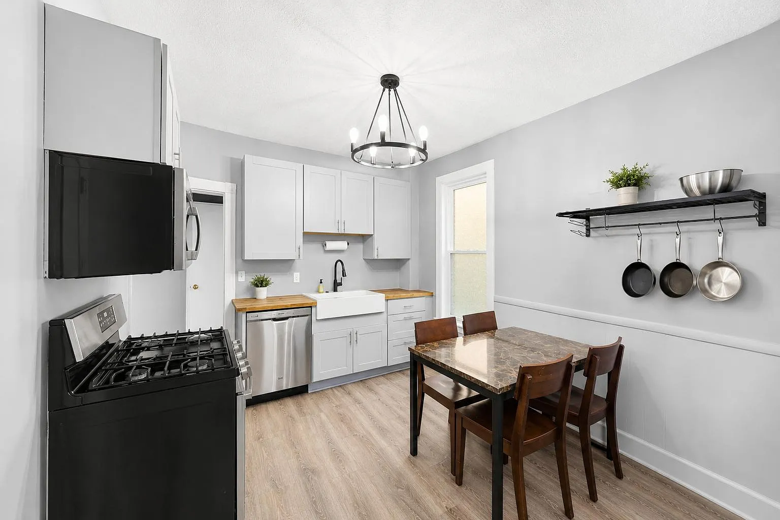 3 bed, 1106 sqft, $2,625 — Photo 3