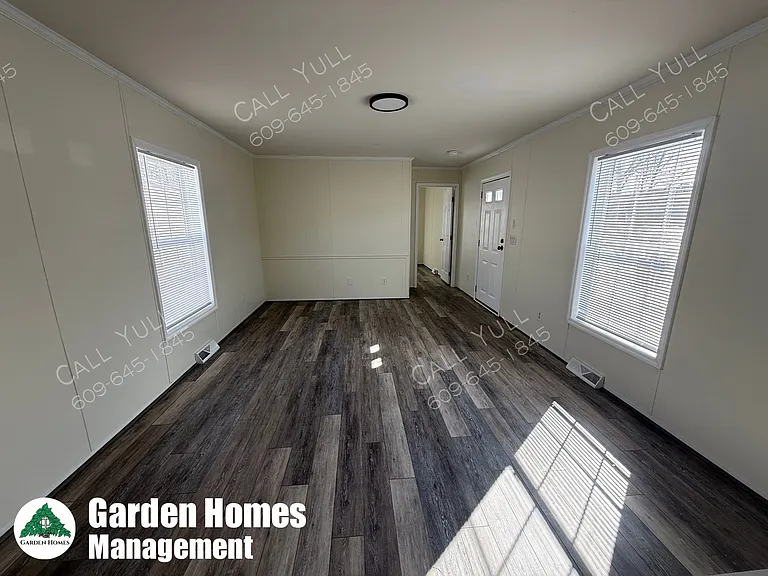 703 Pineview Ave — Photo 2