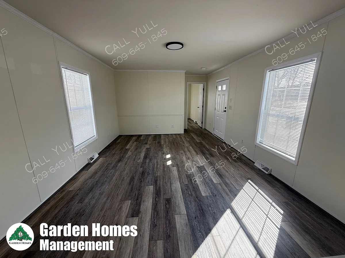 Building Photo - 703 Pineview Ave