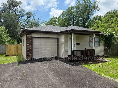 2940 W Walnut St Photo 1