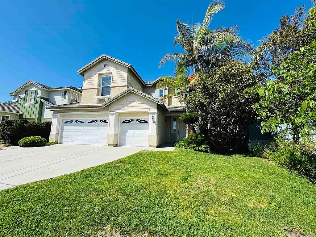4 bed, 2944 sqft, $5,975 — Photo 2