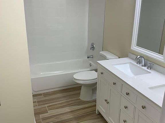 4th image of 715 SW 148th Ave Floor 1