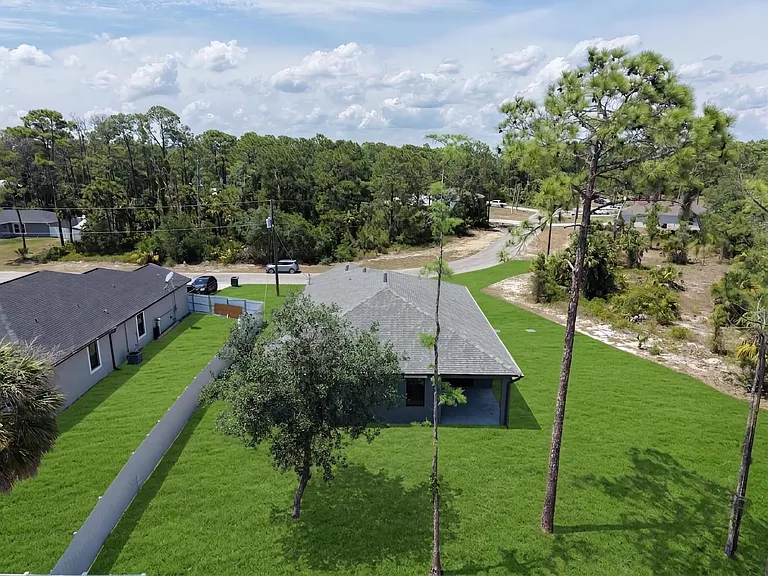 8010 Sandalwood Ln — Photo 24