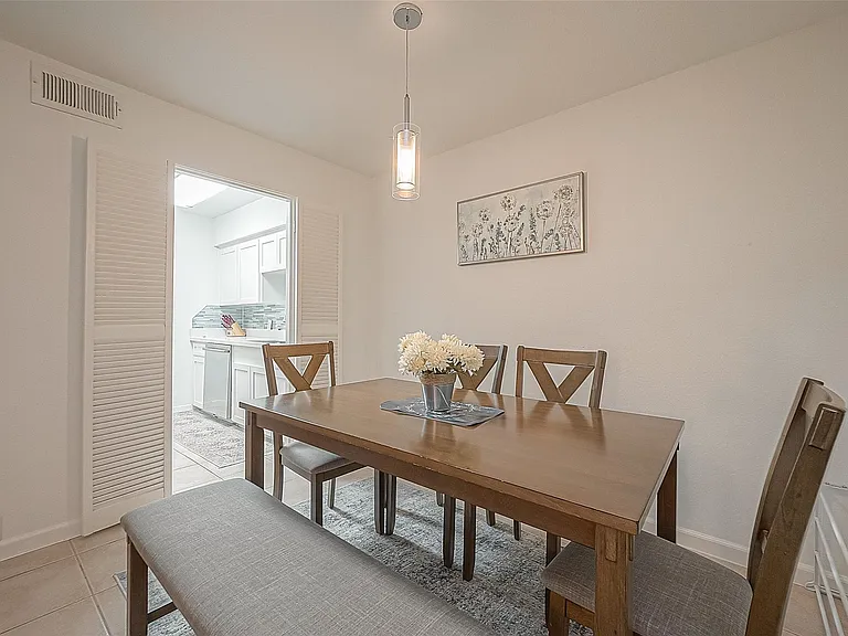 2201 Fountain View Dr #9 — Photo 11