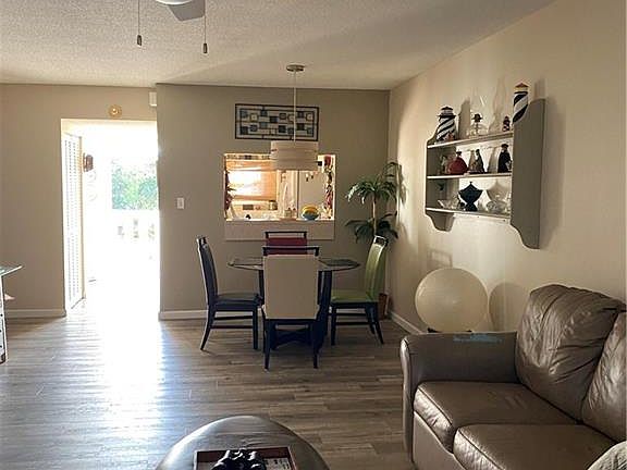 2nd image of 2131 Lakeview Dr Unit 502