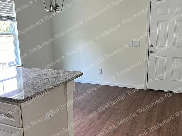 109 Avondale Ave — Photo 9