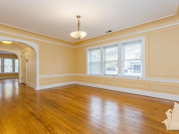 3rd image of 6014 N Francisco Ave APT 1