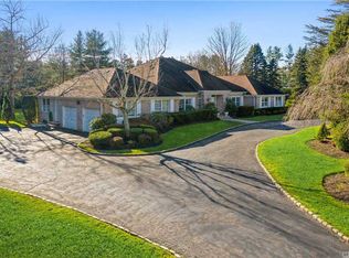 2 Bostwick Ln, Old Westbury, NY 11568