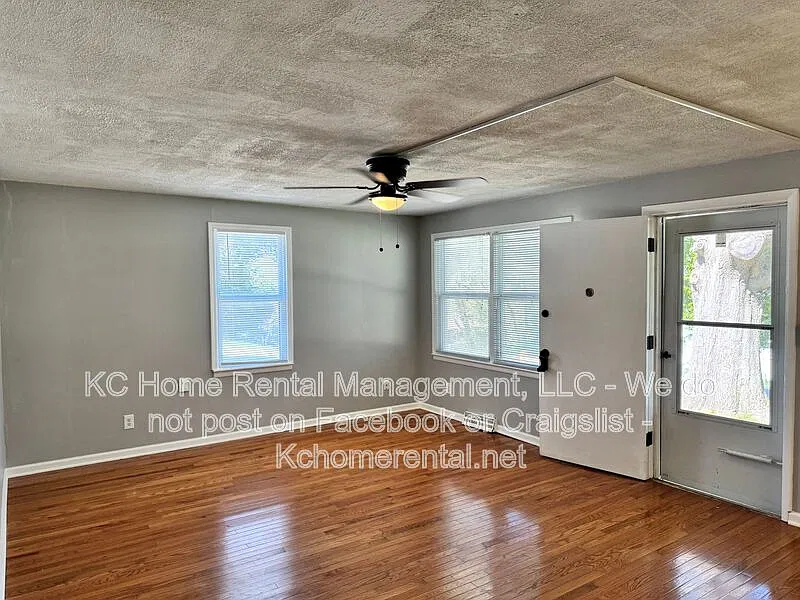 3 bed, 1.5 bath, $1,295 — Photo 3