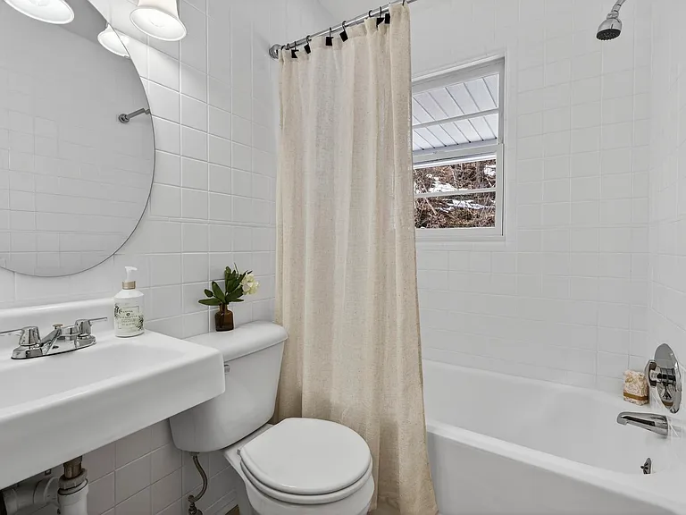 318 Charles St #2 — Photo 24