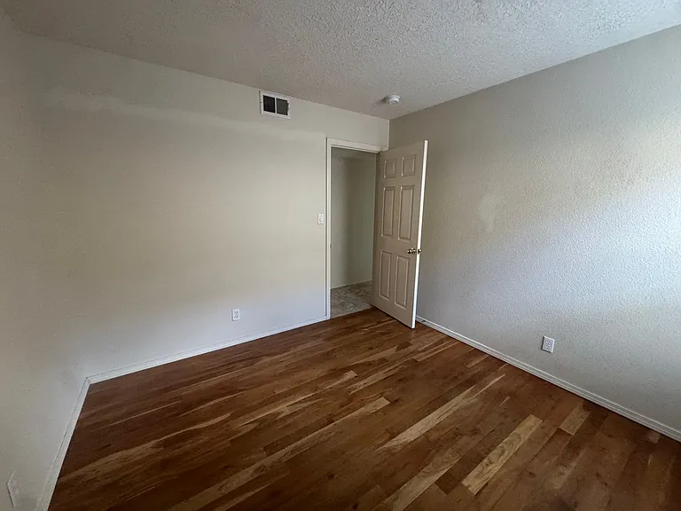 1142 Narcisco St NE — Photo 16
