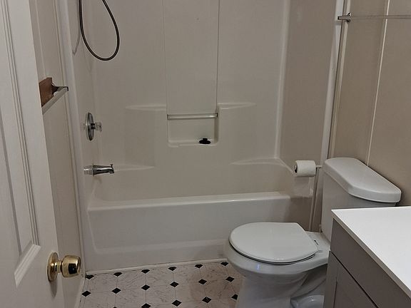 2nd image of 1355 Harding Ave APT B