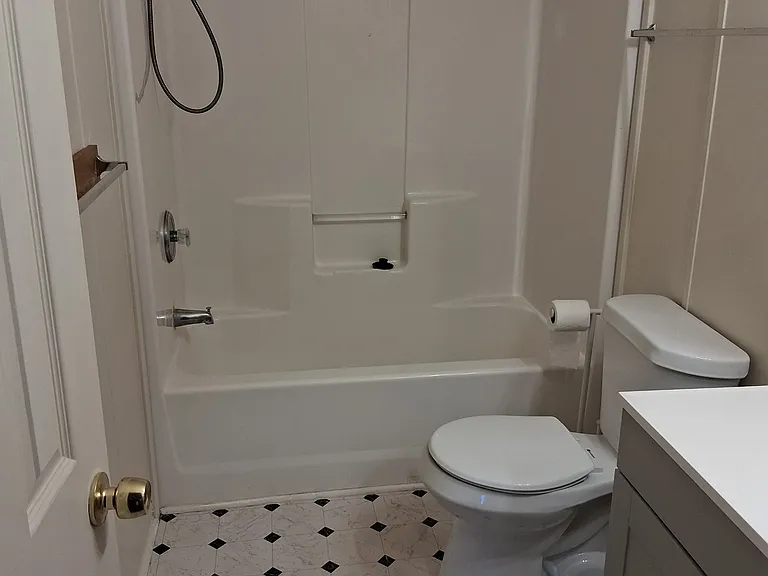 1355 Harding Ave #B — Photo 7