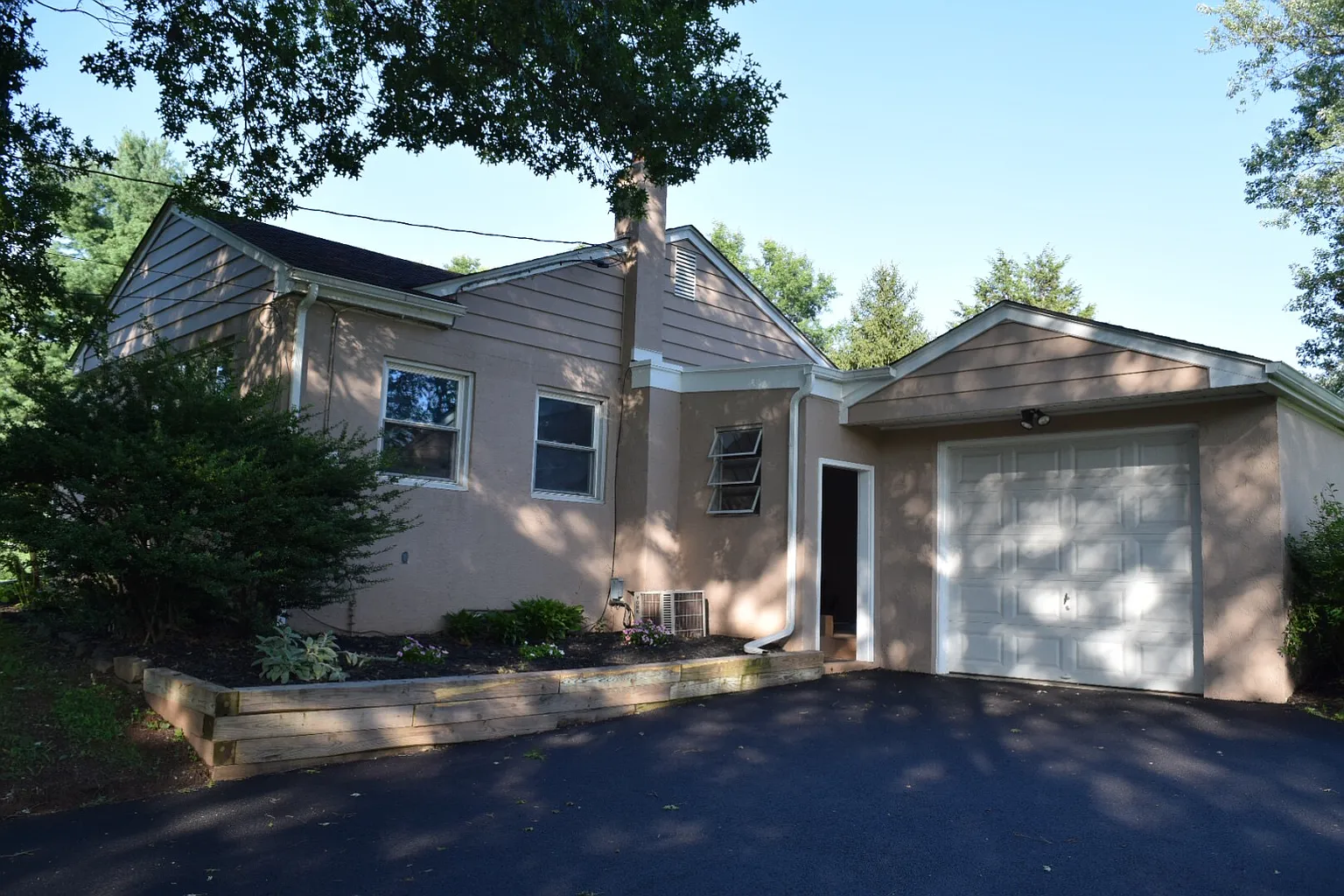 1026 Fairhill Rd photo 1