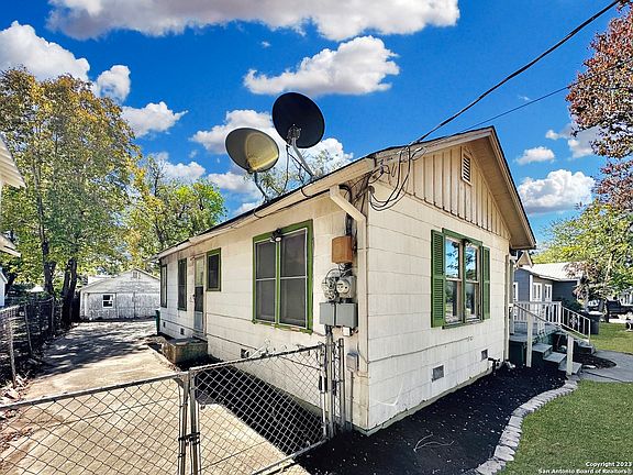 2nd image of 1542 W GRAMERCY PL