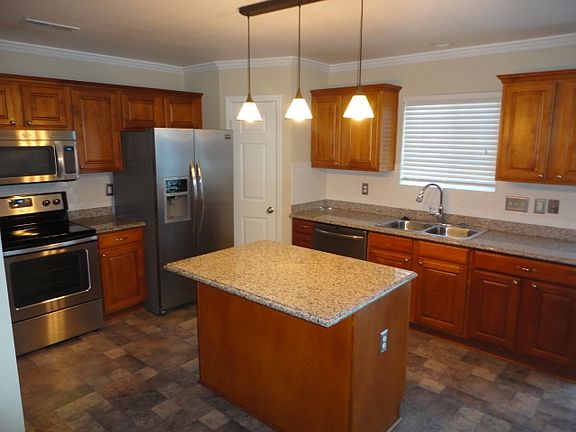 2nd image of 105 Oak Knoll Dr