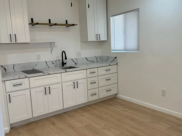 1016 Cedar Brk — Photo 1