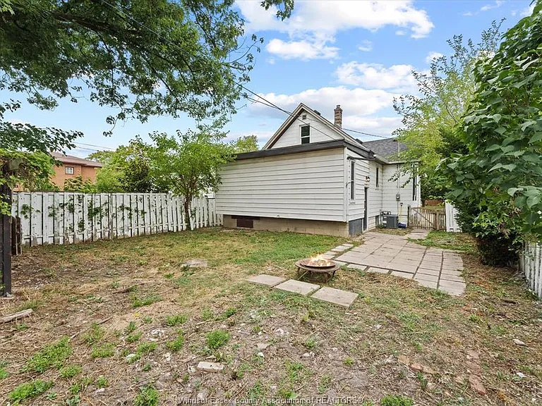 1533 Alexis Rd — Photo 34