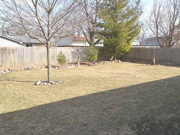 3rd image of 312 Laurie Dr