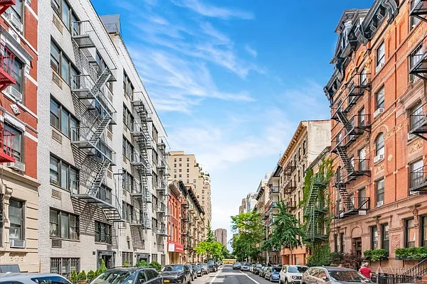 Rented by Anchor Associates | media 13