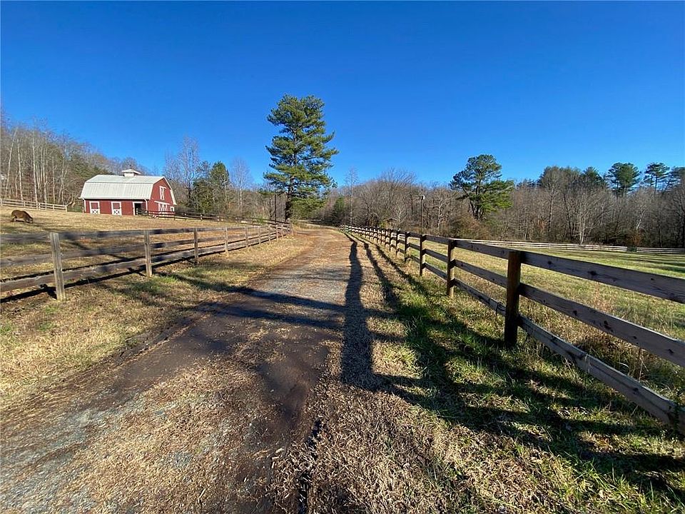 1st image of 28 Windifred Dr
