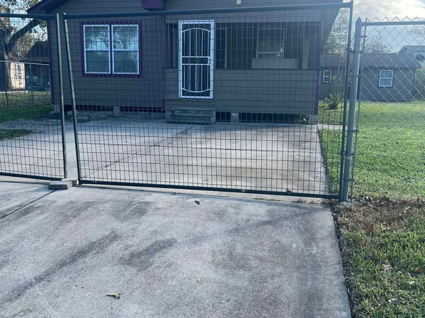 809 4th Ave N, Texas City, TX 77590
