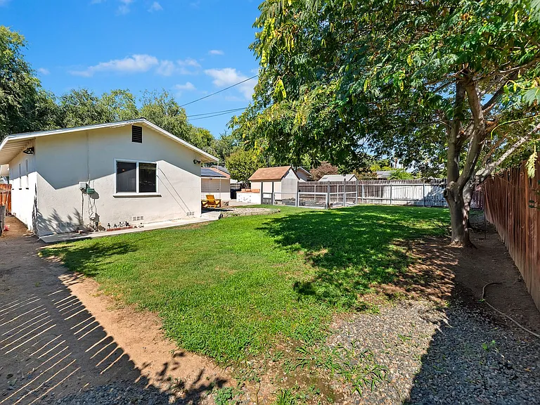4570 Emerson St — Photo 42