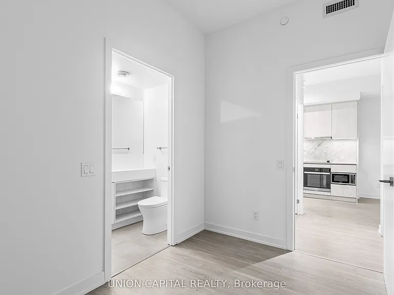 8 Wellesley St W #1007 — Photo 13