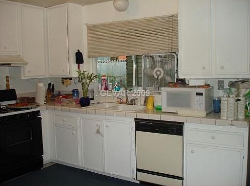 2nd image of 4470 Park View Dr