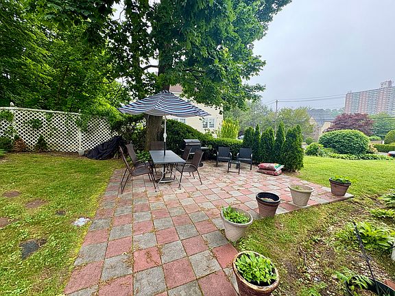 5th image of 30 Minerva Dr #1