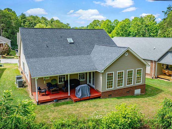 5th image of 691 Willowcrest Pl