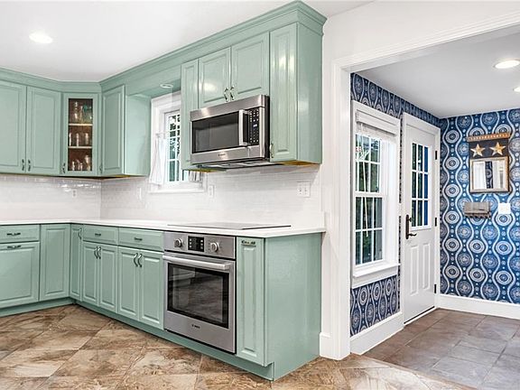 5th image of 134 Ferry Ln