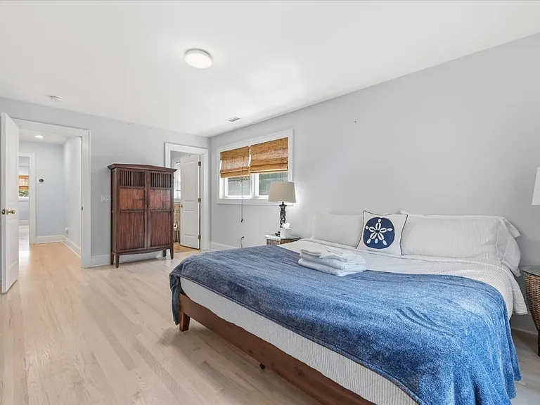 49 Beach Ave — Photo 37