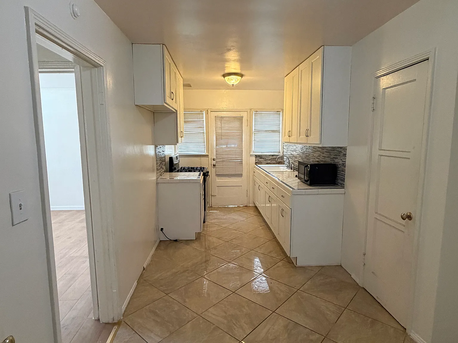 1 bed, 800 sqft, $1,950 — Photo 1