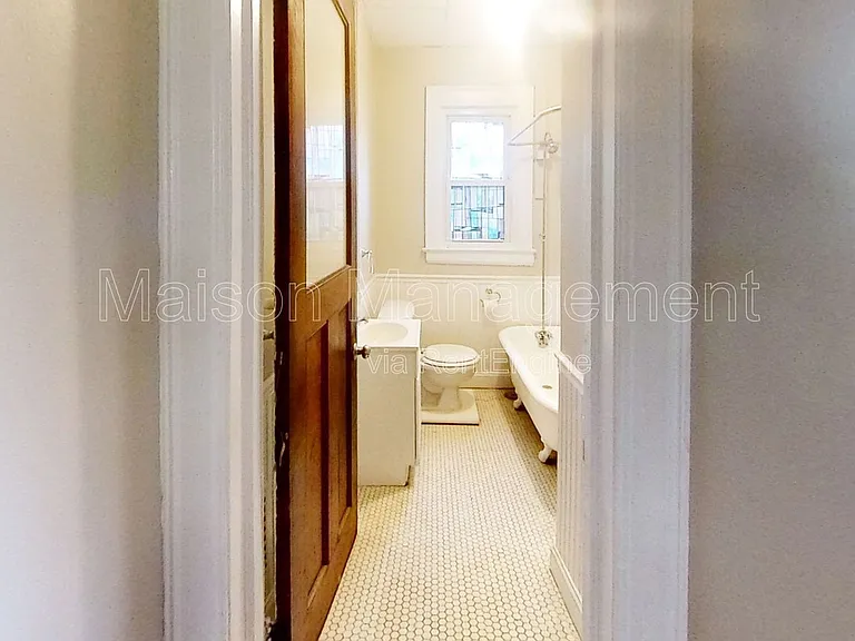 100 Laburnam Cres #1 — Photo 12