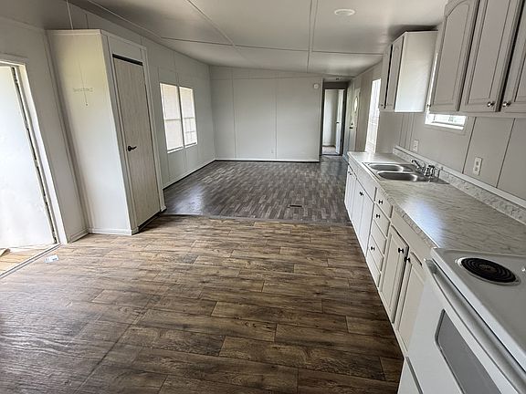 2nd image of 916 N Martin Luther King Jr Blvd #11566206