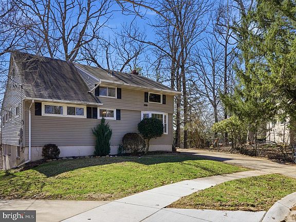 3rd image of 835 Bowie Rd