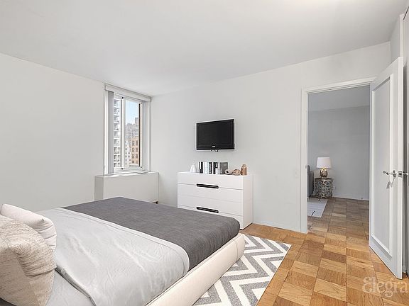 4th image of 220 E 65th St APT 11A