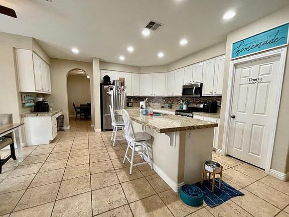 5th image of 23805 Fieldcrest Ln