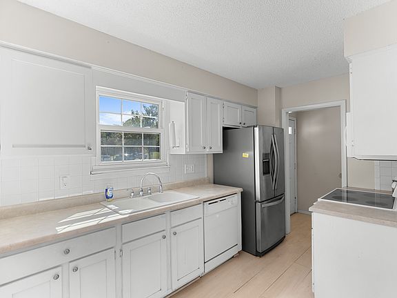 2nd image of 8019 N Stoddard Ave