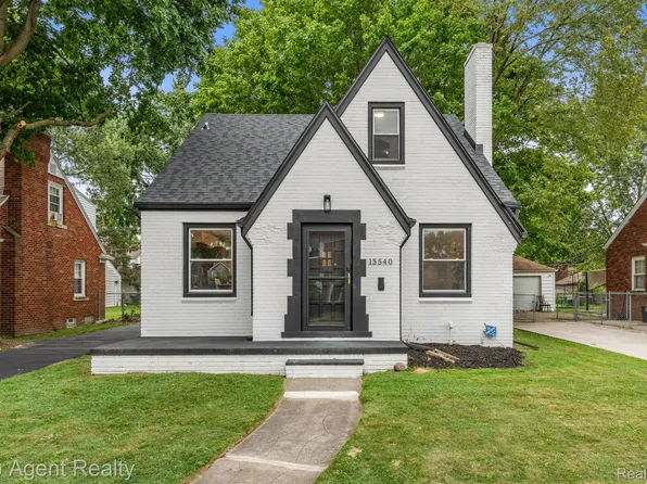 15540 Camden Ave, Eastpointe, MI 48021