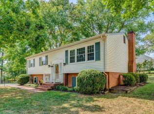 5075 Sunny Side Dr, Roanoke, VA 24018