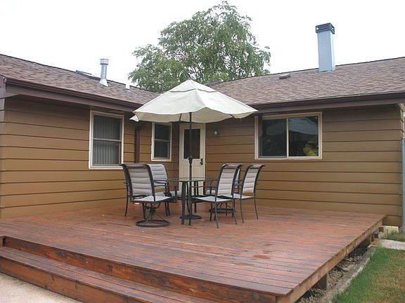 Large Deck, Freshly Painted Exterior, Great Deck