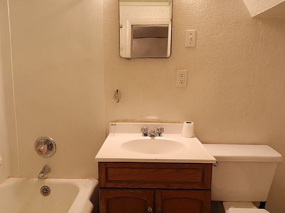 4th image of 1347 D St APT 3